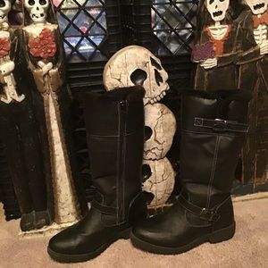 Totes faux fur lined black zip up boots, size 7.5
